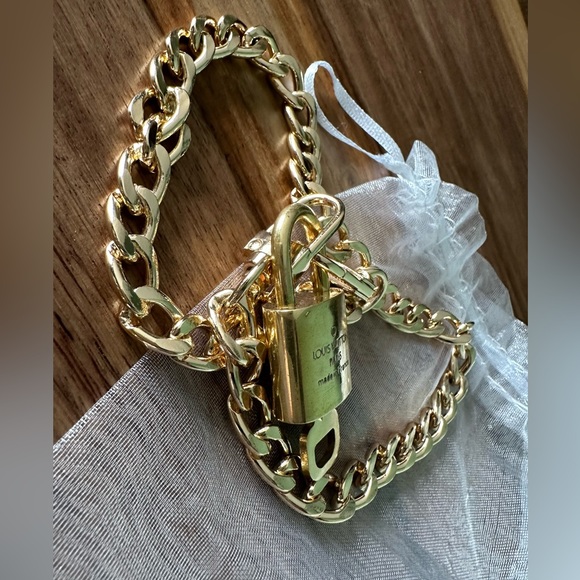 Louis Vuitton Padlock Lock and Key #311 & necklace gold 18” unbranded nwot - Picture 4 of 12